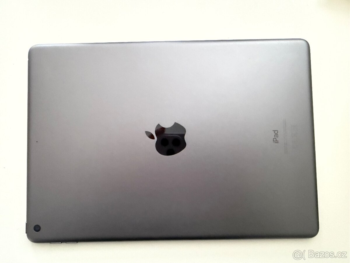 iPad 8. generace, 32 GB, Space Gray - 2