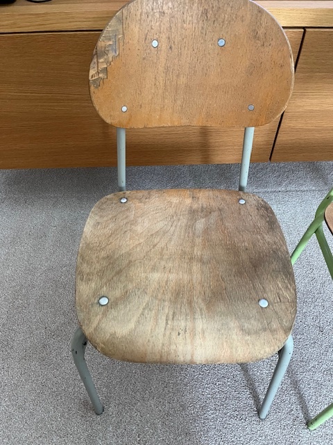 2 x stará, malá židlička - 2