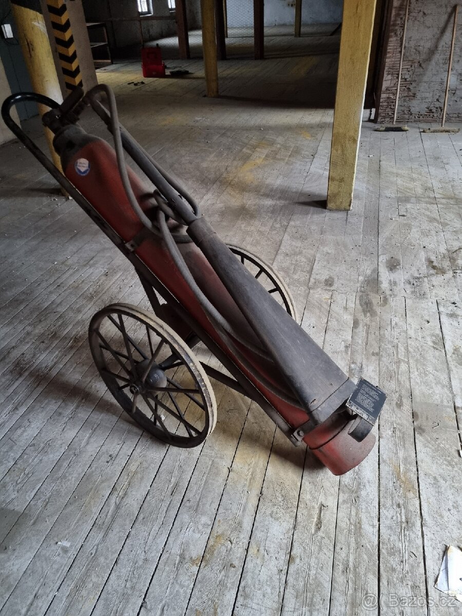 Historický hasicí přístroj - 2