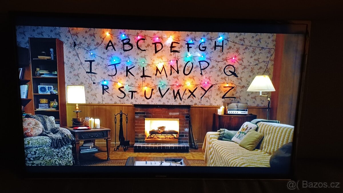 Hyundai 43" Smart TV - 2