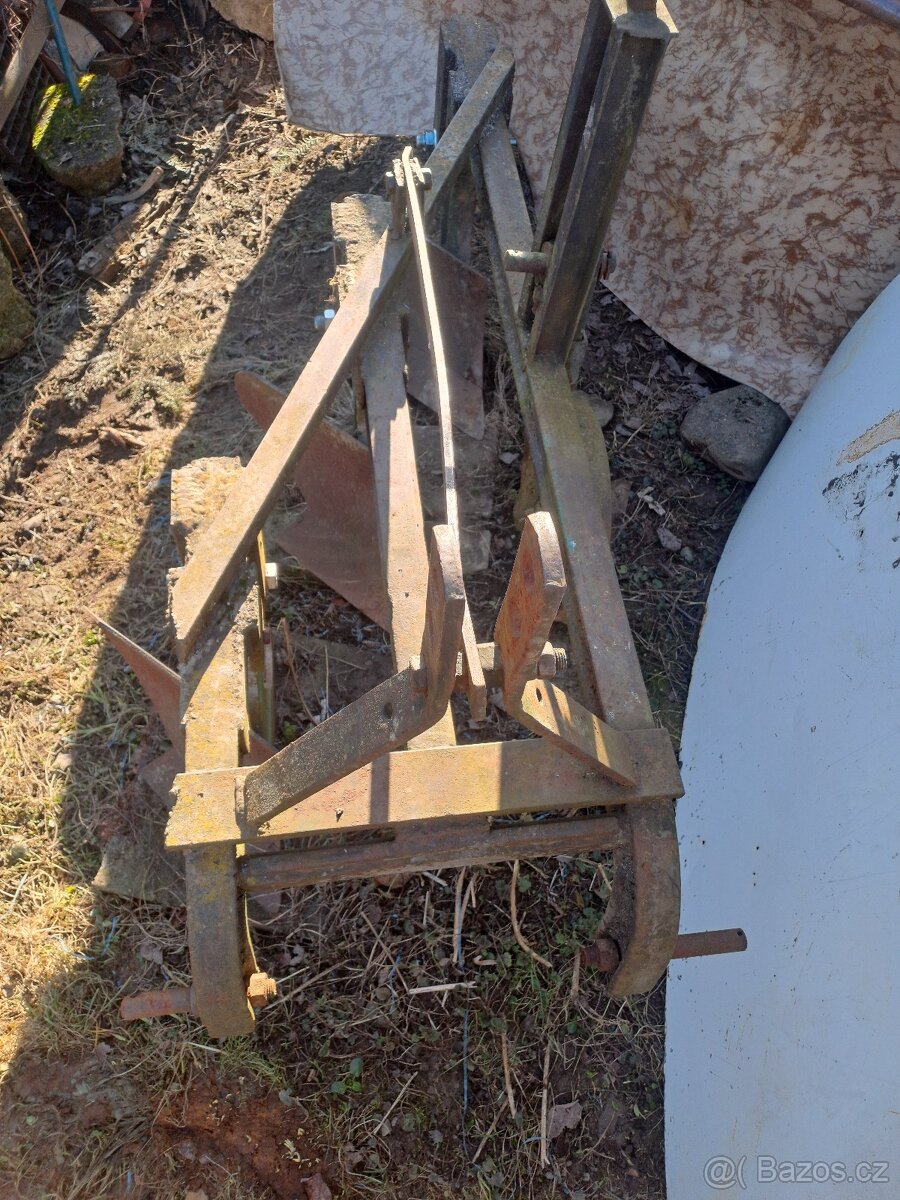 Tří radliční pluh - 2