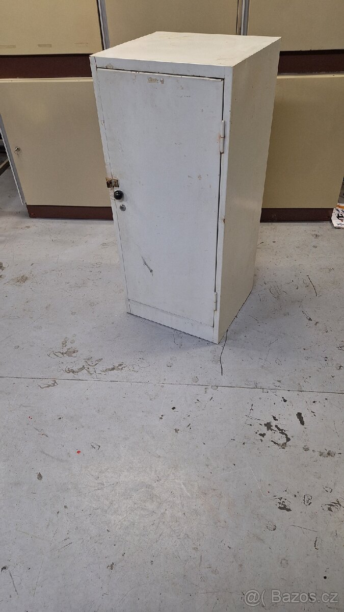 Plechová skříňka na nářadí - 2