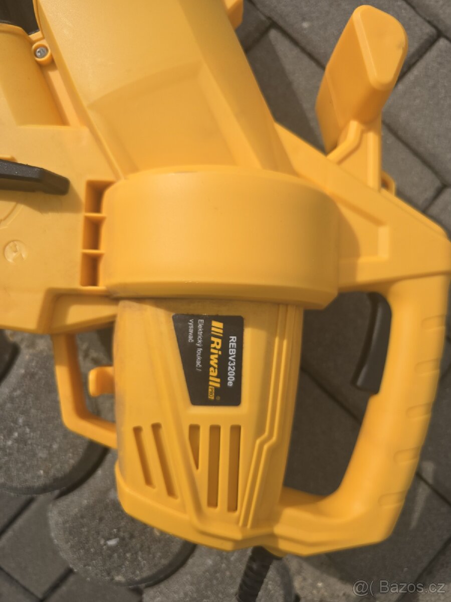 Elektricky foukač. Vysavač - 2