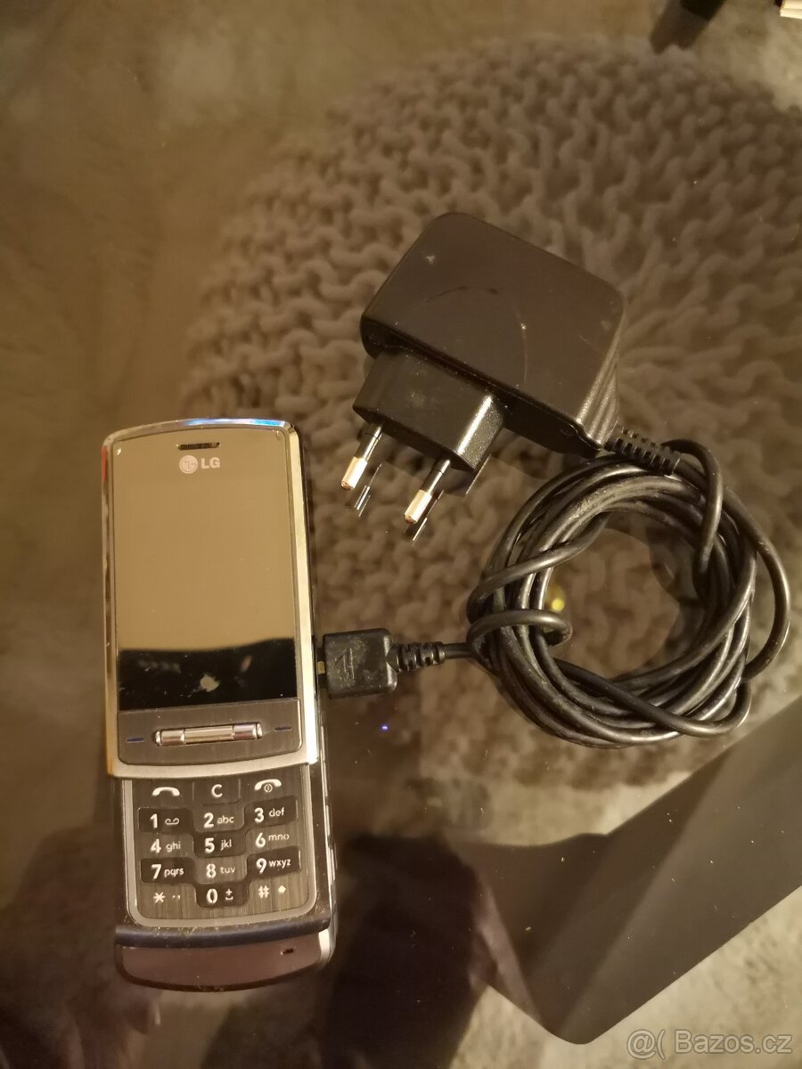 Sběratelský telefon LG - 2