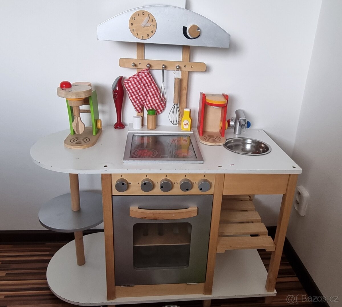 Dětská kuchyňka s výbavou - 2