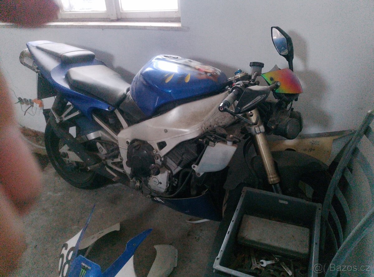 Yamaha R1 - 2