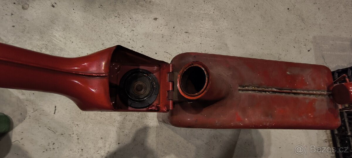 Kanystr na benzín - 2