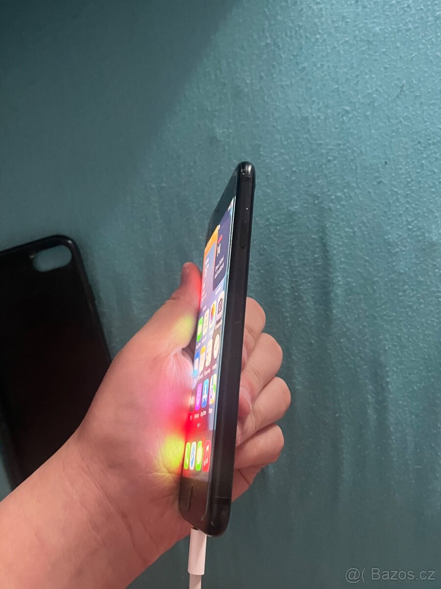 Prodám funkční Iphone 7 - 2