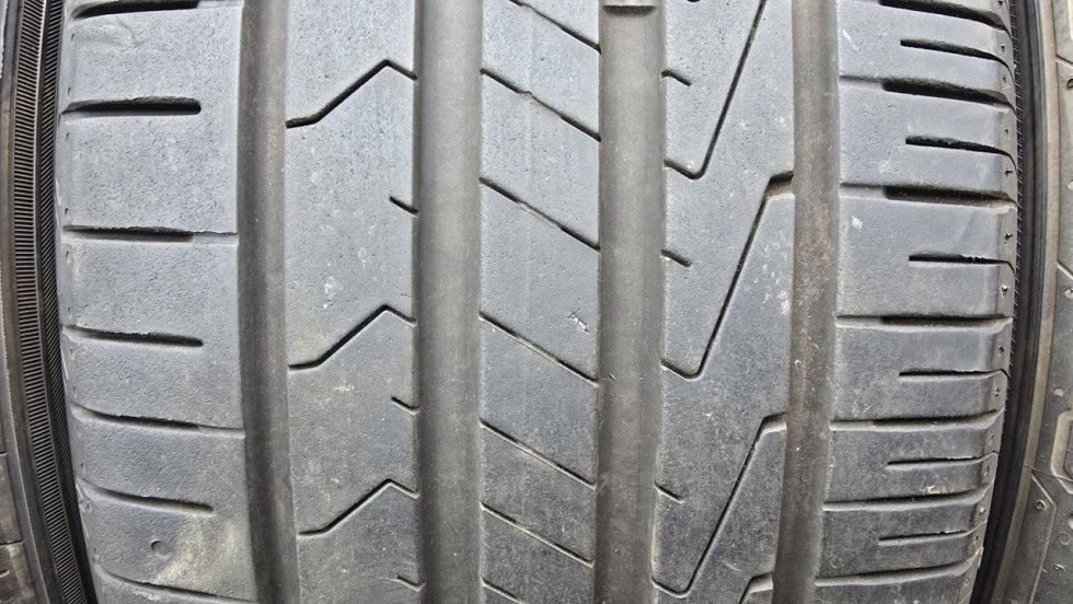 Letní pneu 235/45/18 Hankook - 2