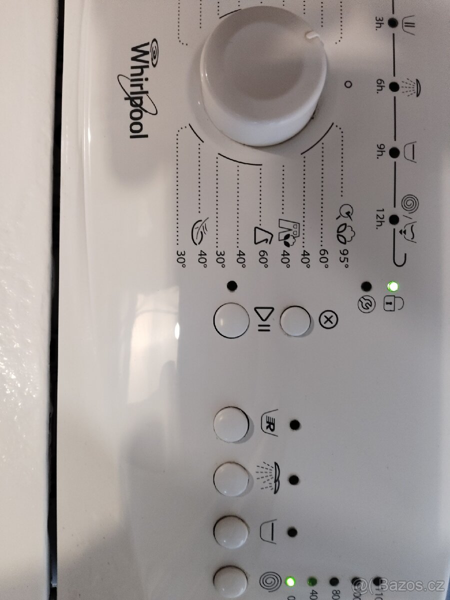 Vrchem plněná pračka Whirlpool - 2