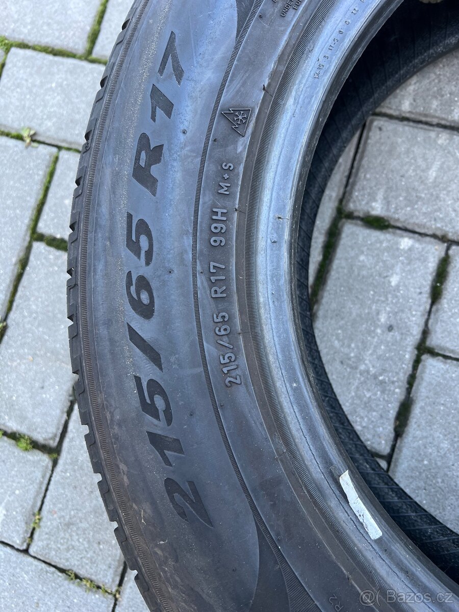 Pneu 215/65 R17 - 2