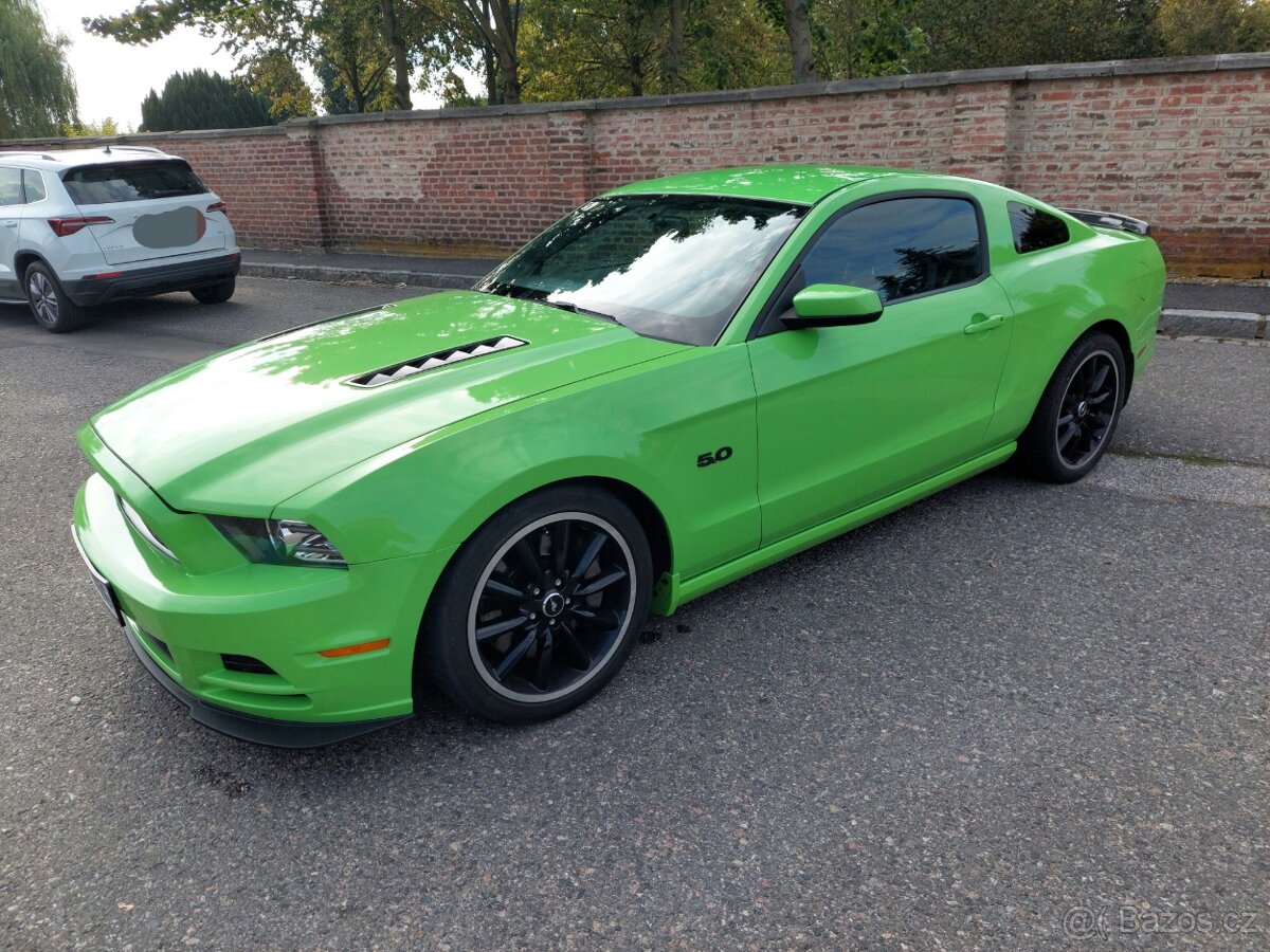 Ford mustang 5.0 GT manuál - 2