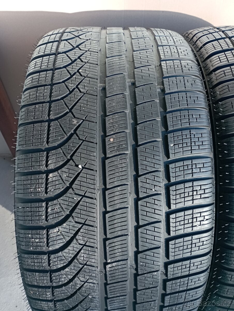285/35/21 105H Pirelli Pzero zimní - 2