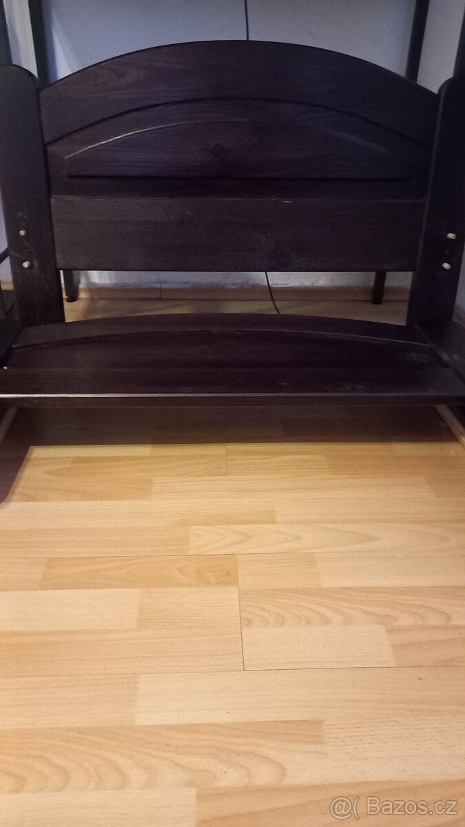 Dřevěná postel - 2