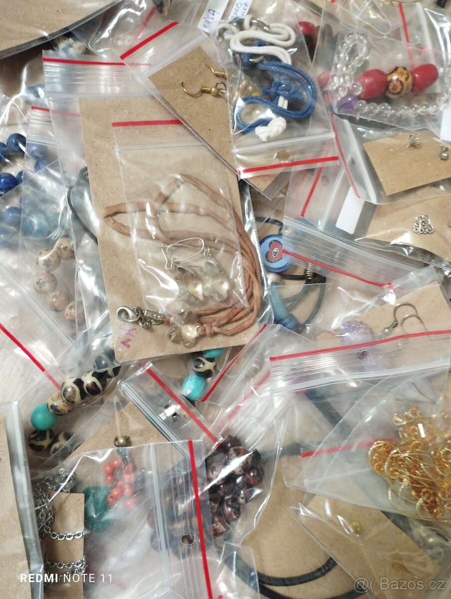 Různé šperky nové hand made náramky,náhrdelníky apod. - 2