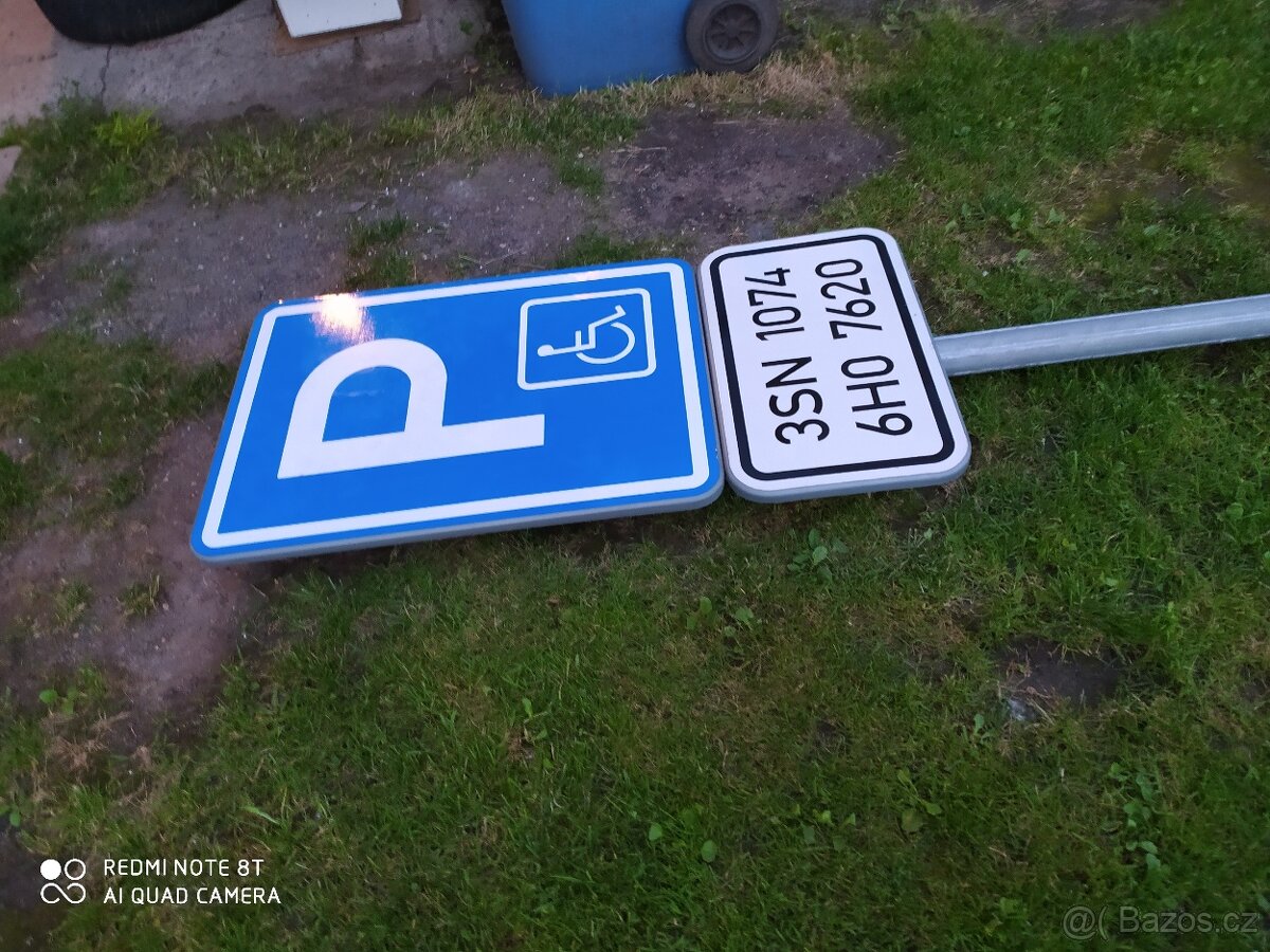 Dopravní značka,parkovací místo pro postižené - 2