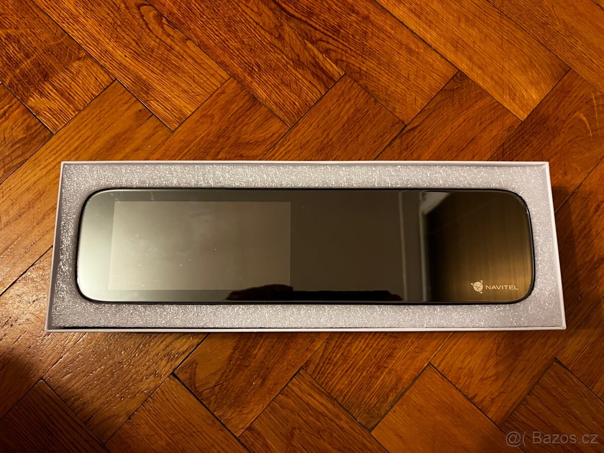 Kamera ve zpětném zrcátku Navitel - 2