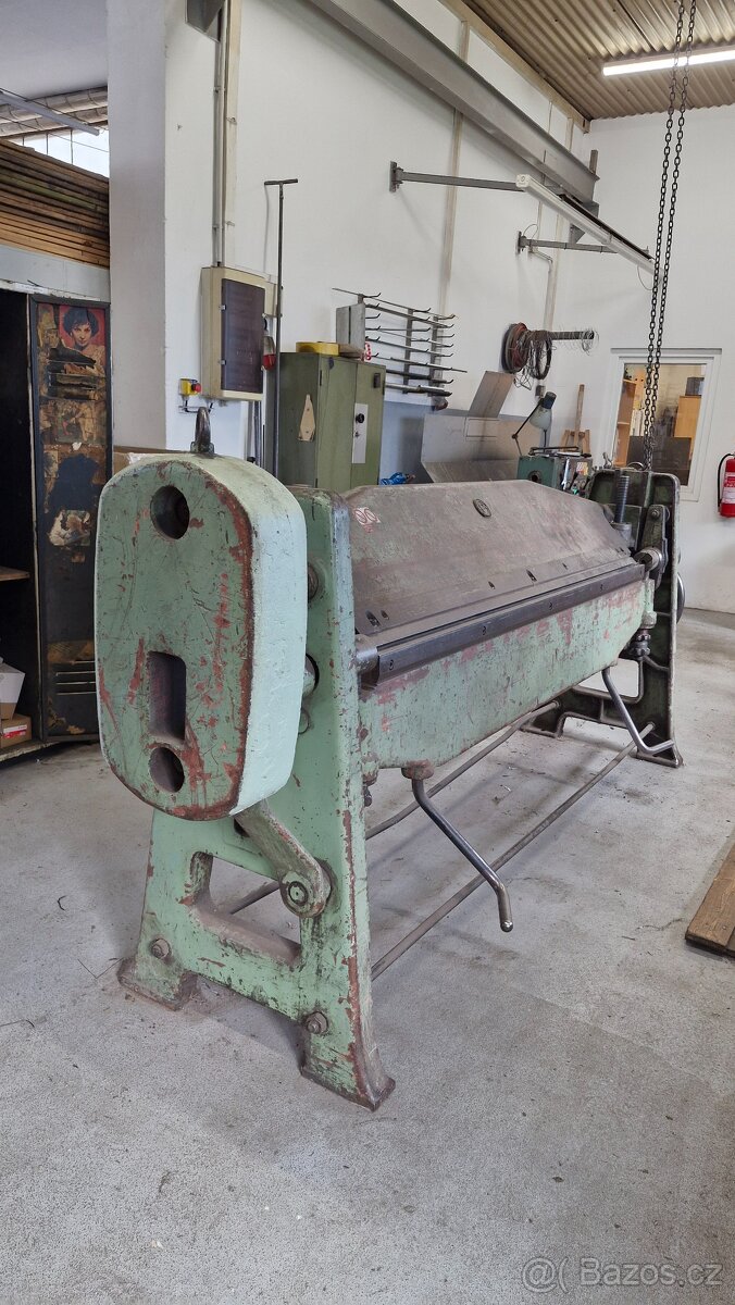 Ohýbačka plechu XK-2000/2 A - 2