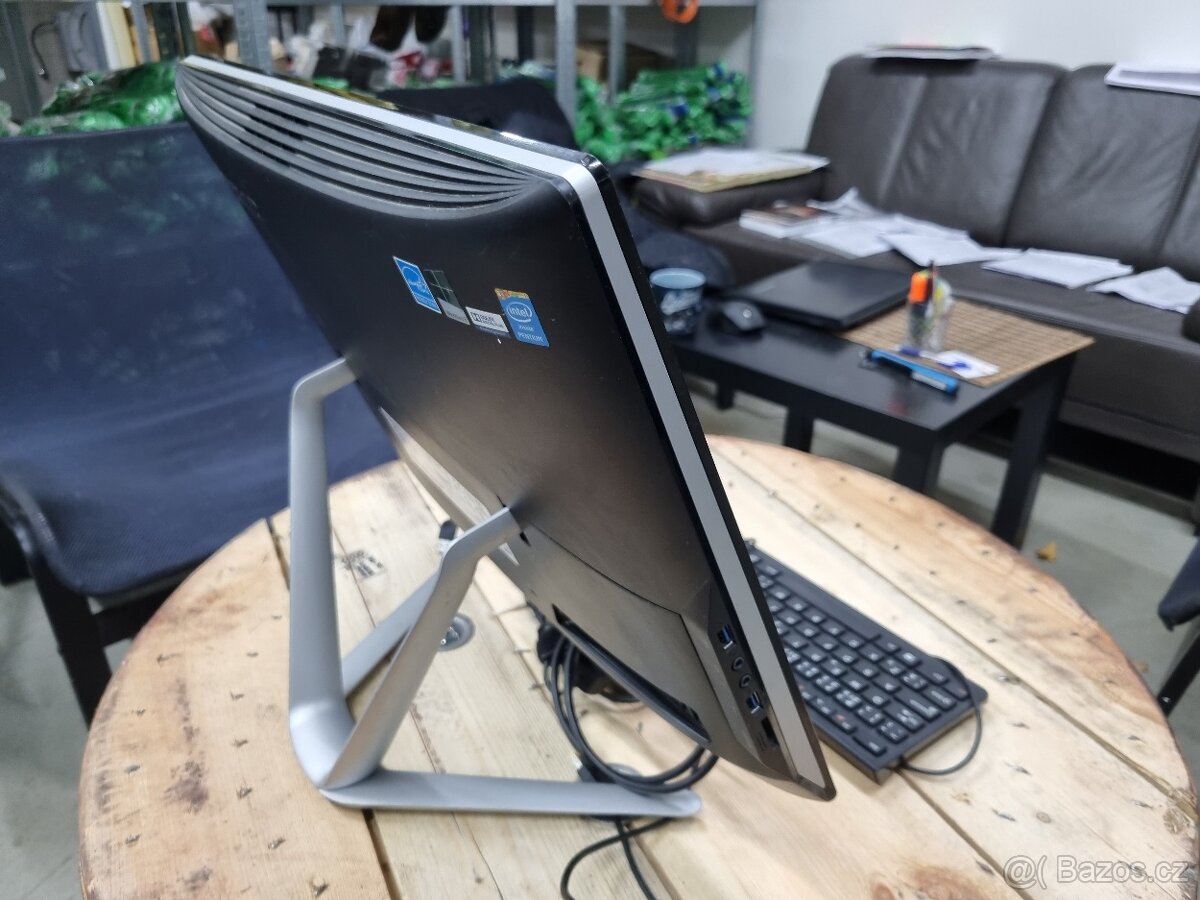 Počítač Lenovo C460 All-in-one s klávesnicí a myší - 2