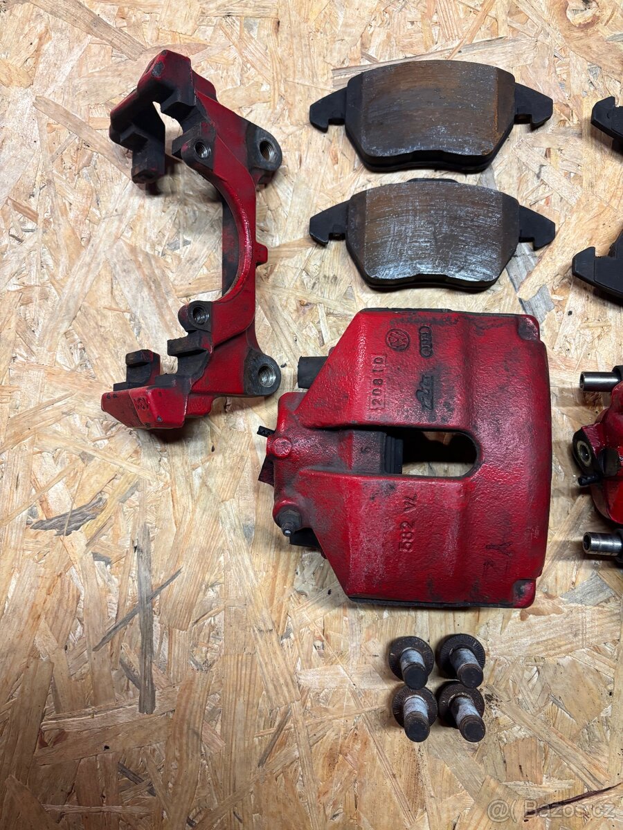 Brzdové třmeny VW Golf GTI kompletní - 2