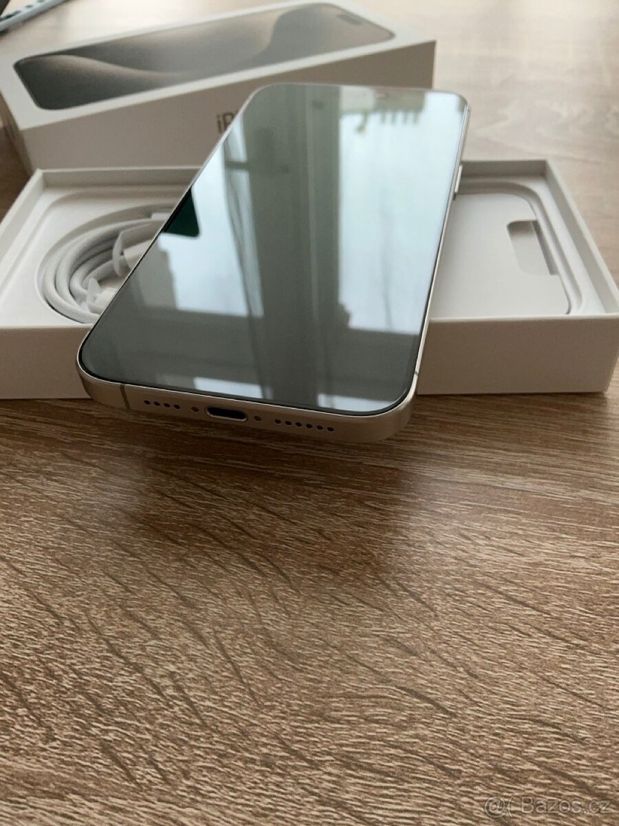 Apple iPhone 15 Pro Max 256 GB - 2