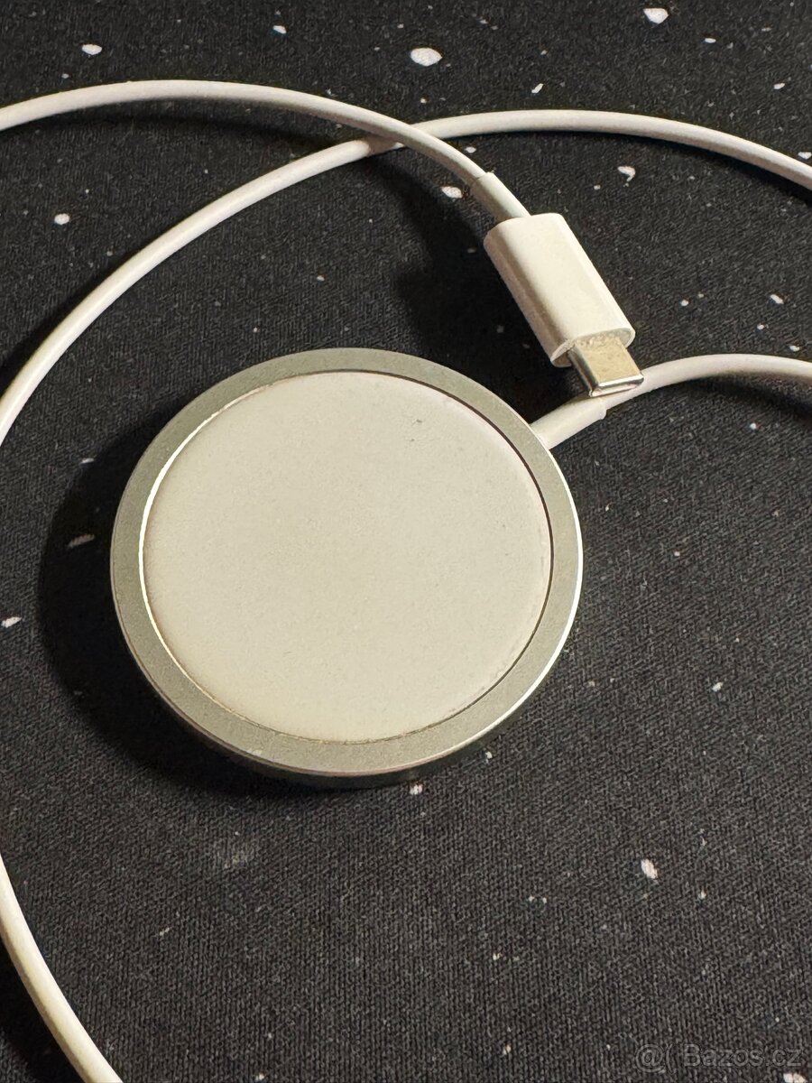 Apple bezdrátová nabíječka - 2