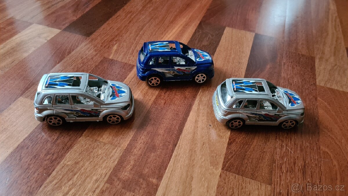 Plastové autíčko - 2