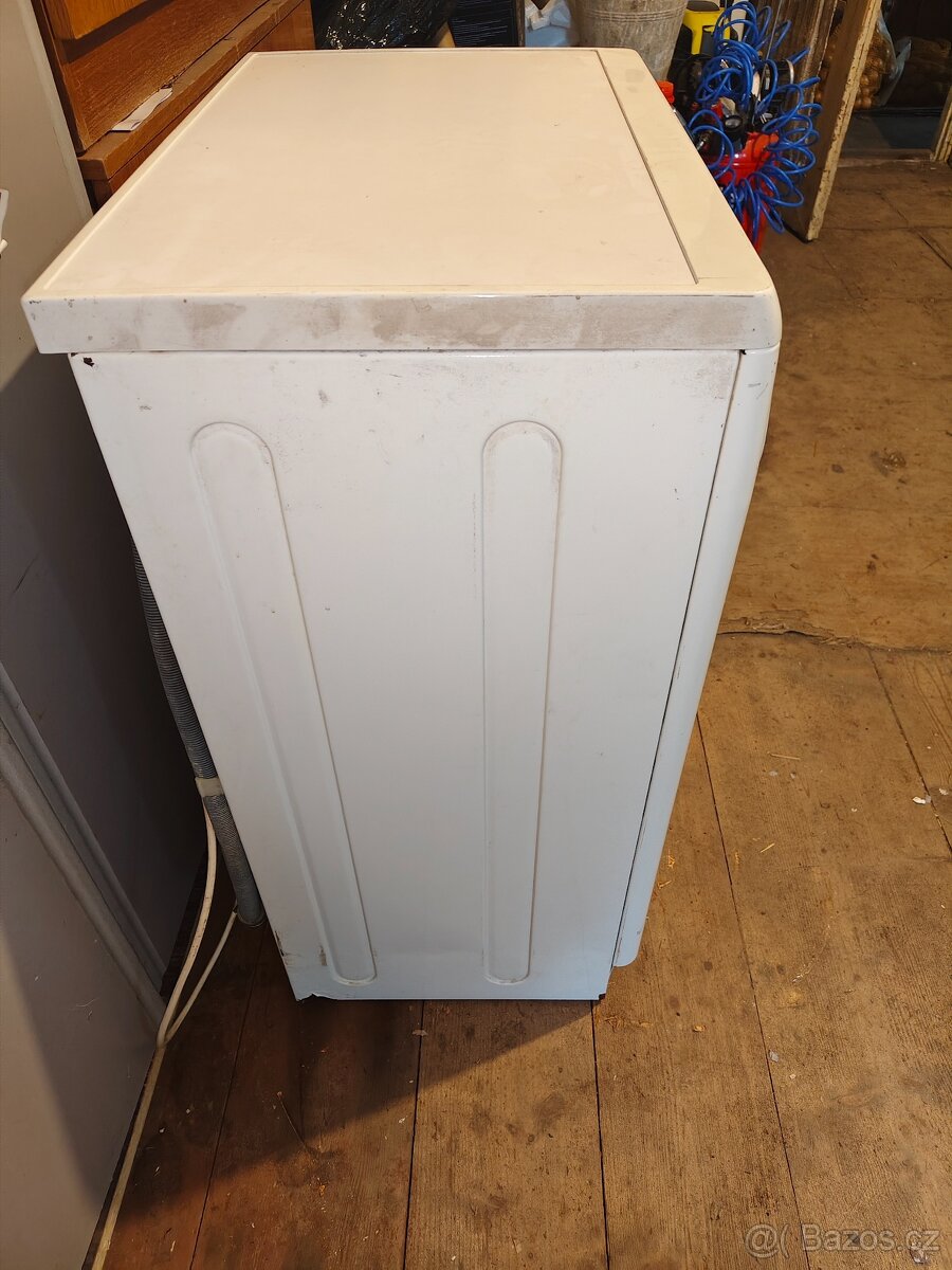 Pračka Indesit - 2