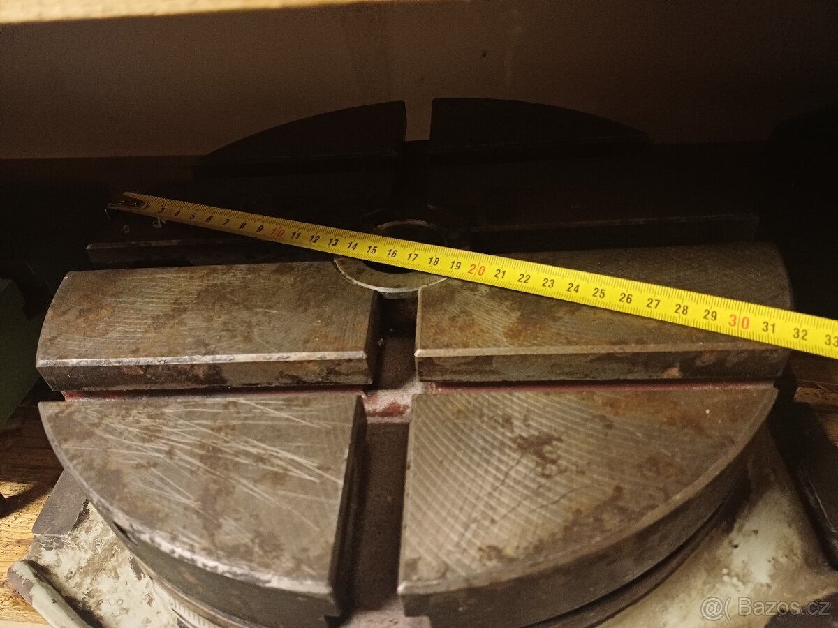 Otocny stul na frezku. - 2