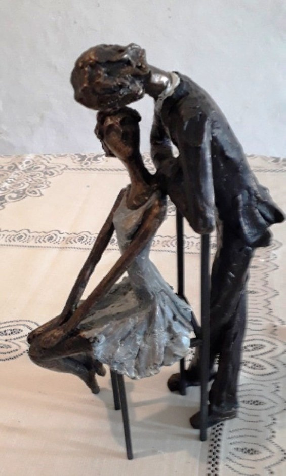 Soška Milenci 32cm / kolekce BOND / - 2