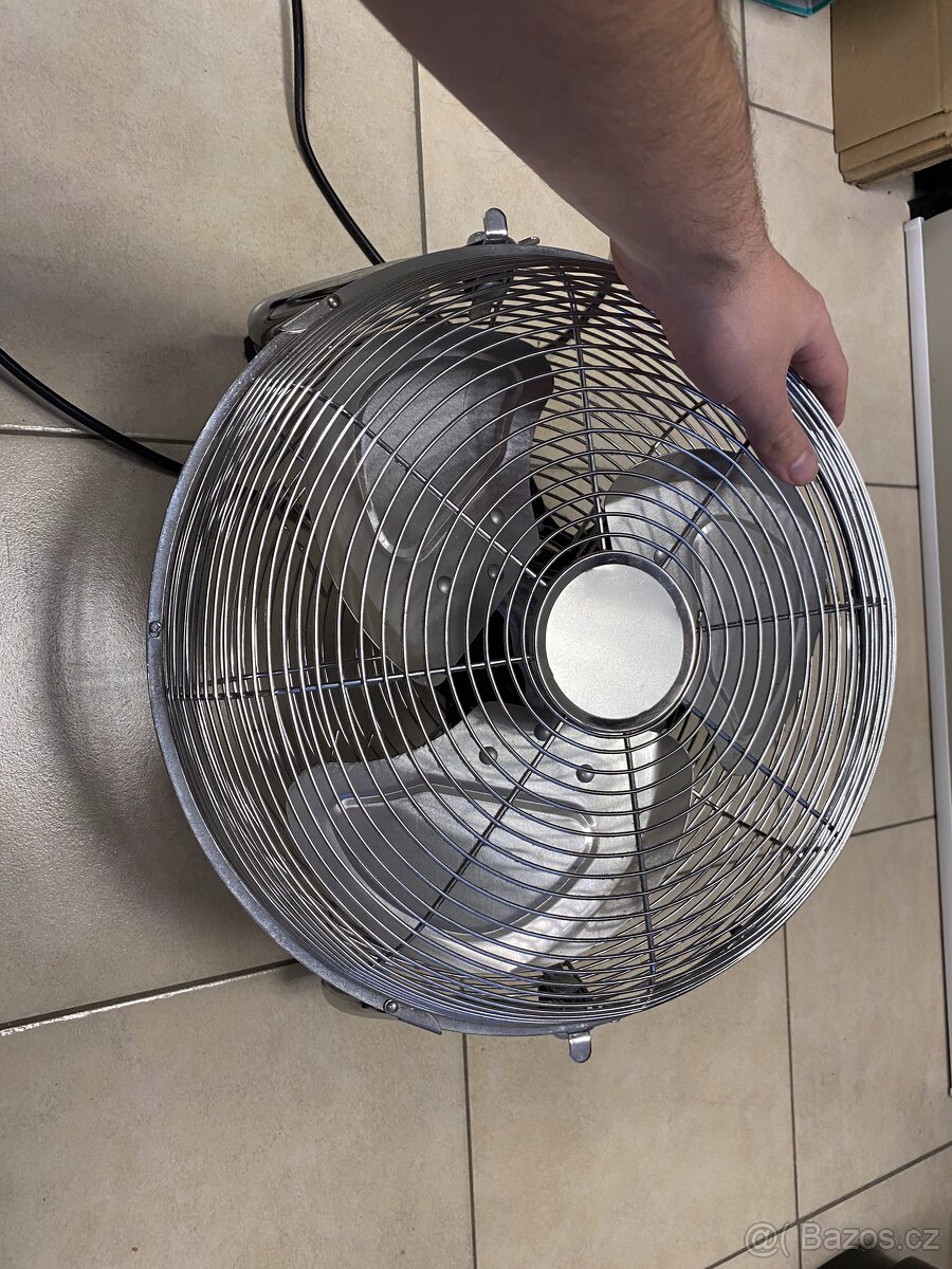 Kovový podlahový větrák | 70W výkon - 2