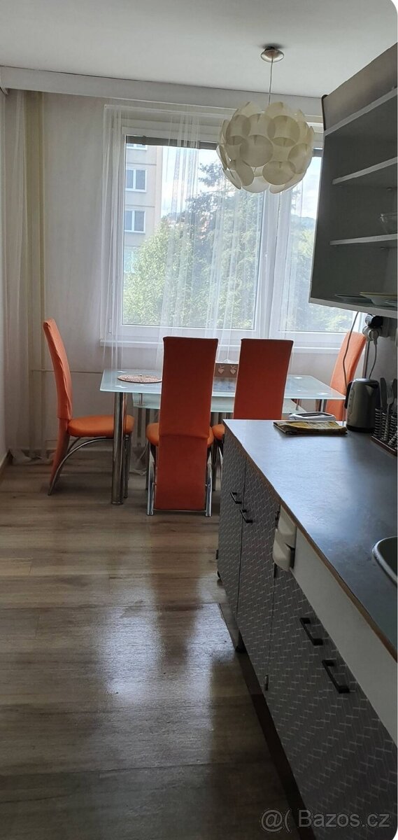 Jidelní stůl + 4 židle - 2