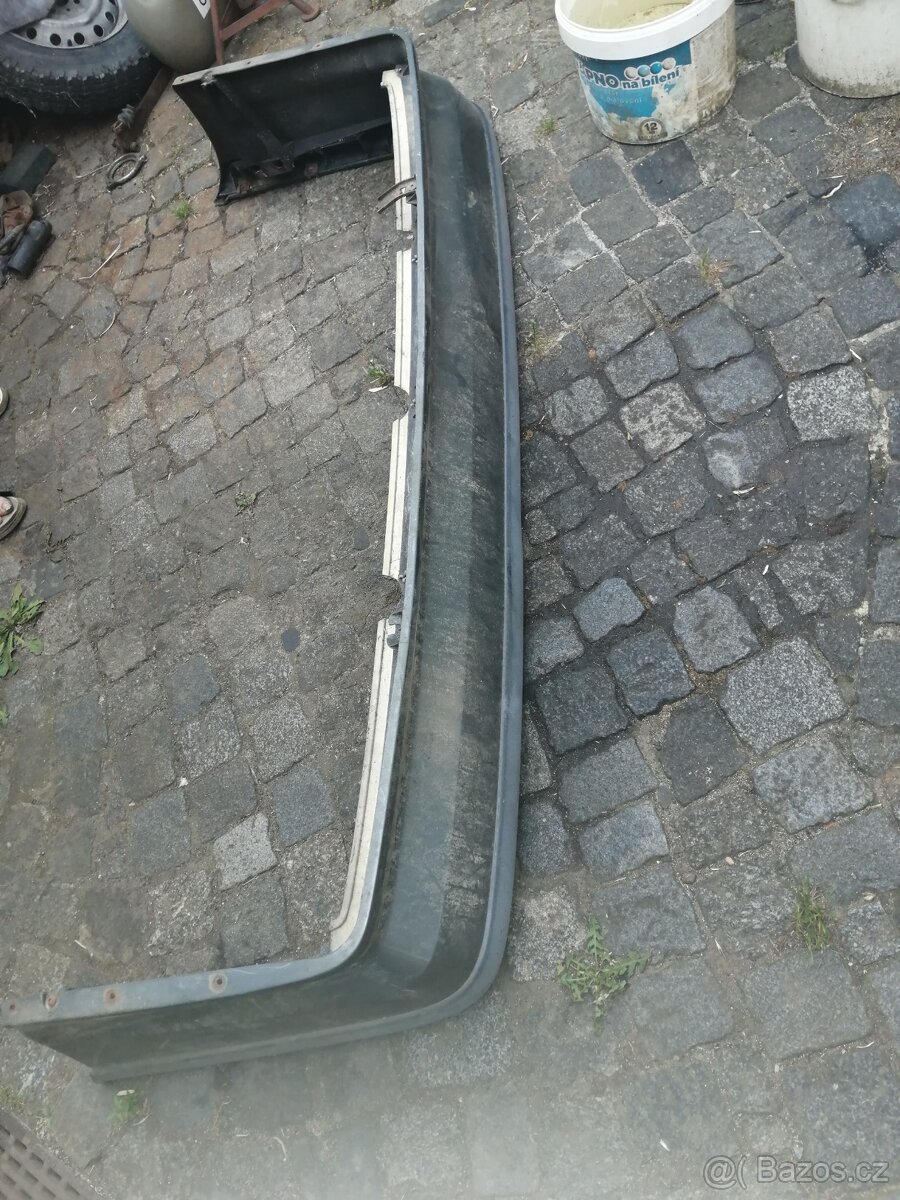 Renault 25 zadní nárazník - 2