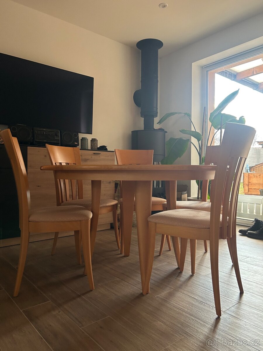 Jídelní stůl a židle - 2