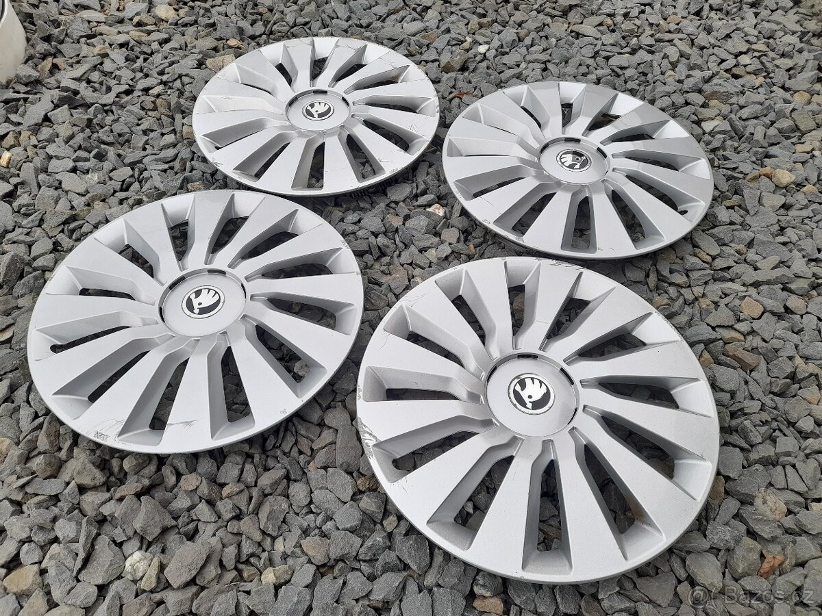 Originál poklice Škoda r 16 - 2