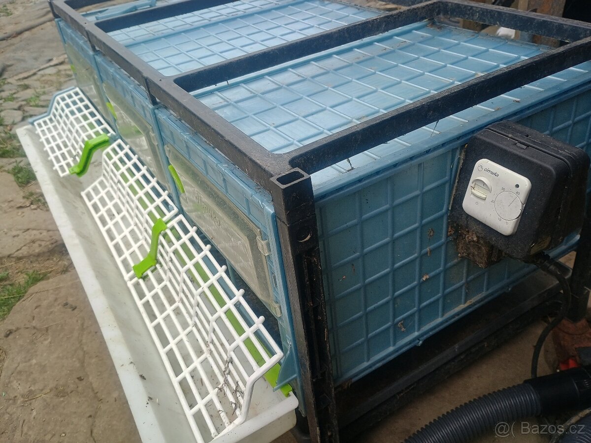 Inkubátor/Klec - 2