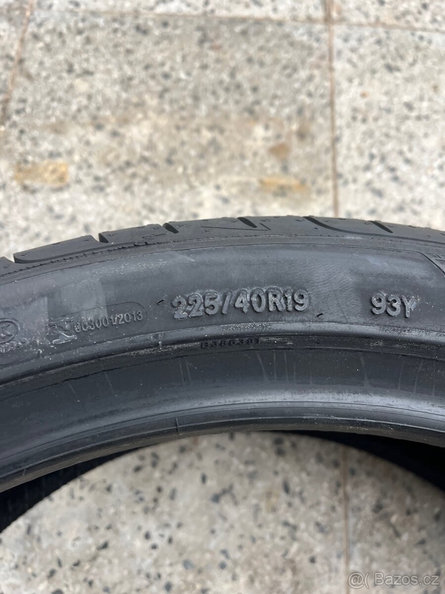 225/40 R19 Goodyear - 2