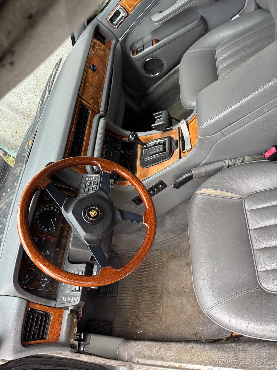 Jaguar XJ 40 - 2