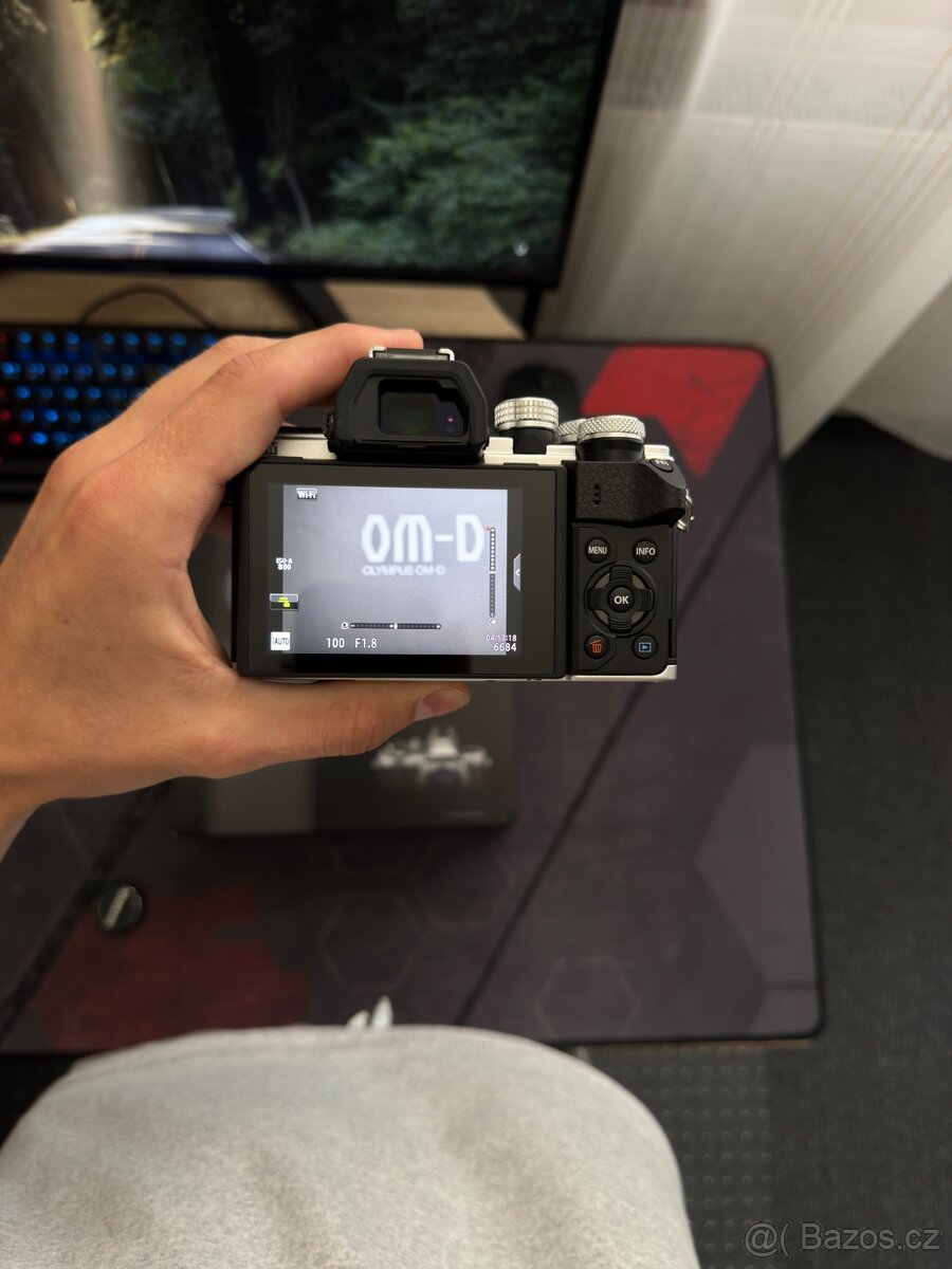 Olympus OM-D E-M10 Mark II - 2