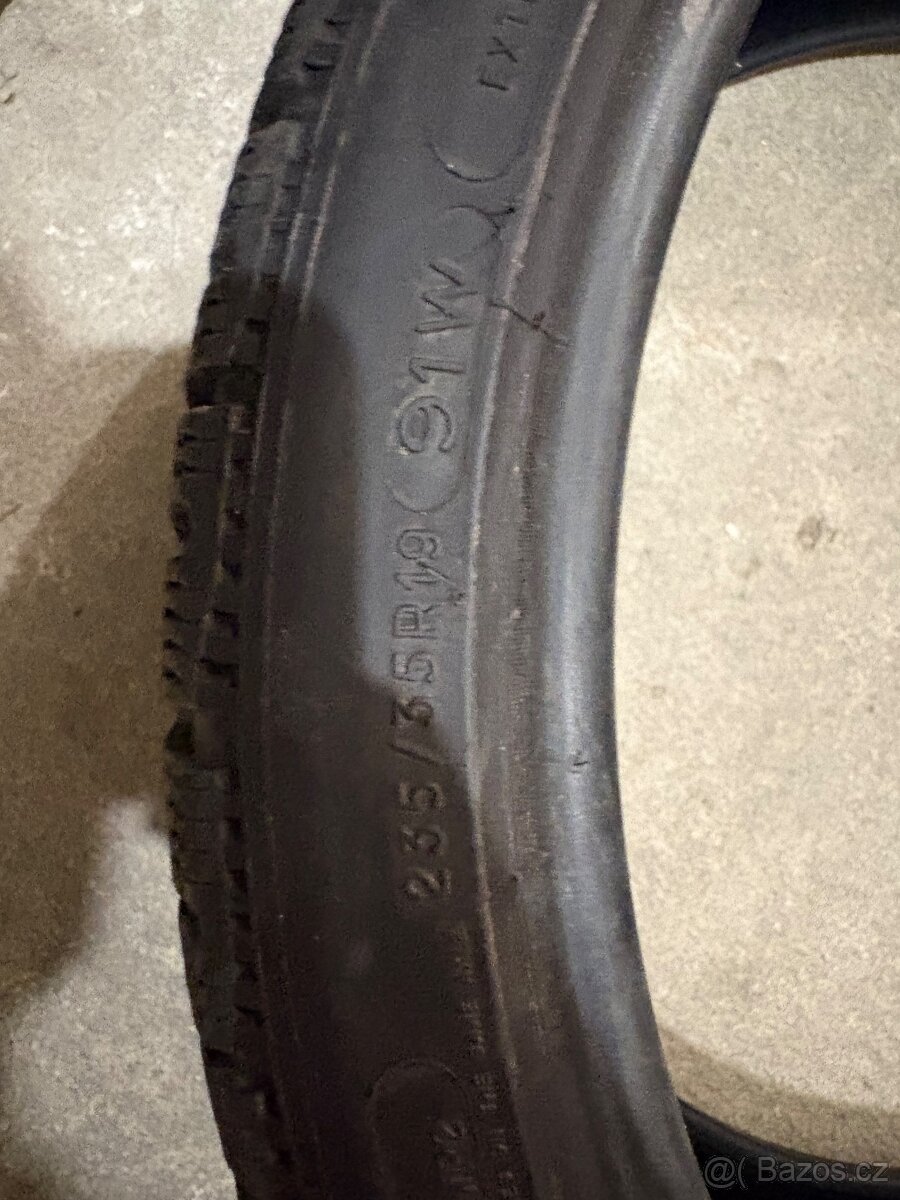 235/35 R19 Michelin Alpine - 2