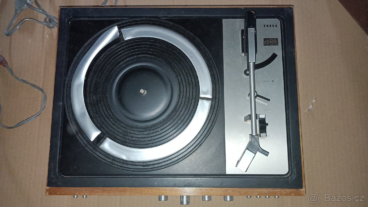 Gramofon Tesla NZC 130 - 2