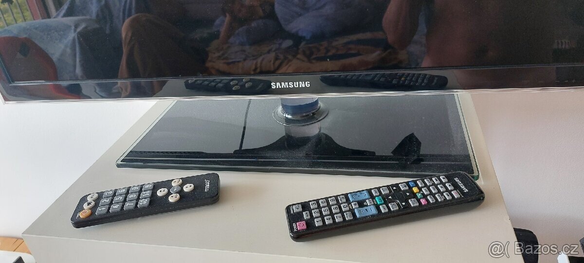Samsung UE40D5000PW + set-top box Maxxo - 2