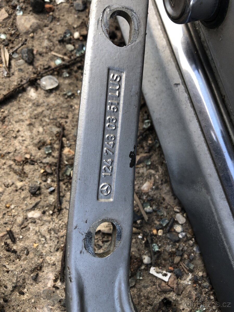 mercedes-benz w124 combi, stříbrná , náhradní díly - 2