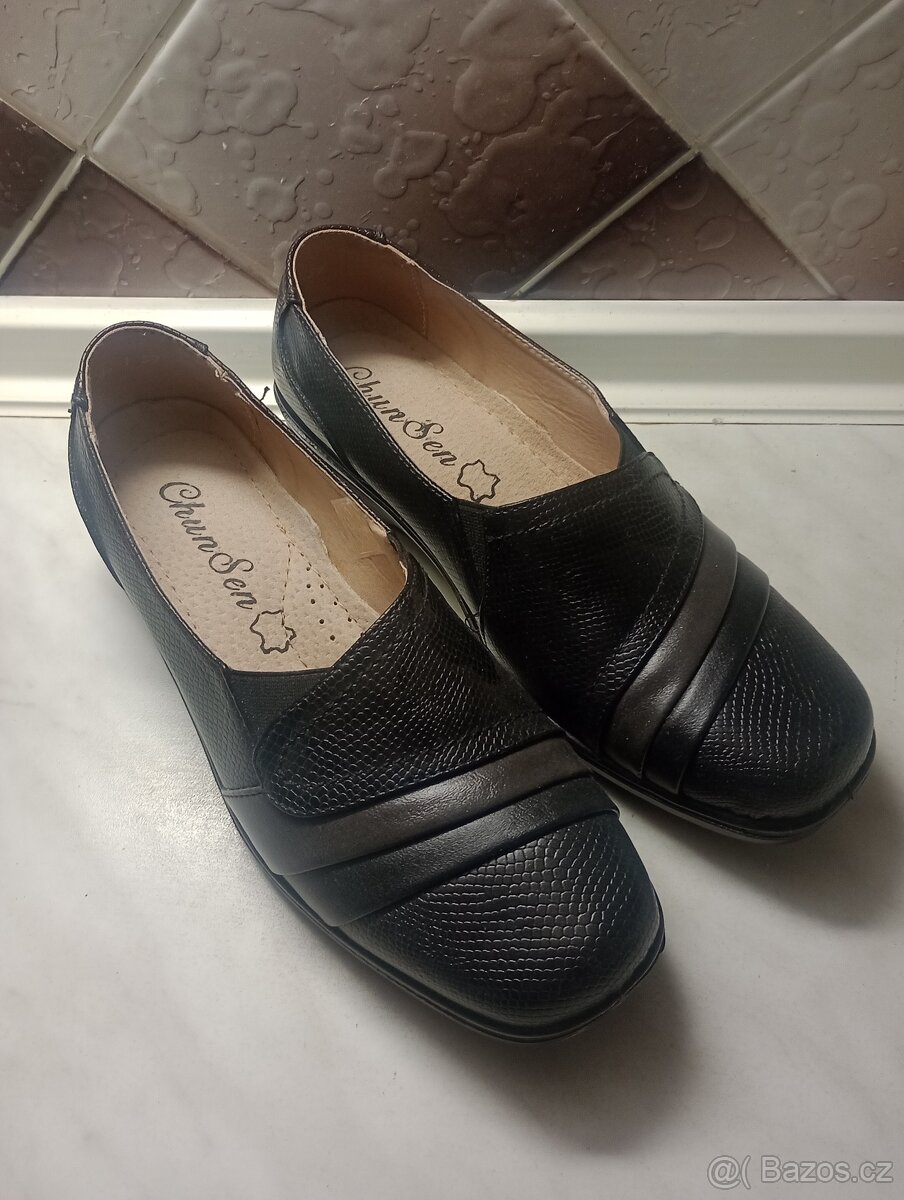 Dámské polobotky – nové, nenošené – vel. 39 – Zubří - 2