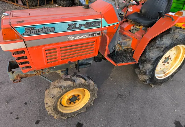 TRAKTOR Kubota Sunshine 4x4 - 2