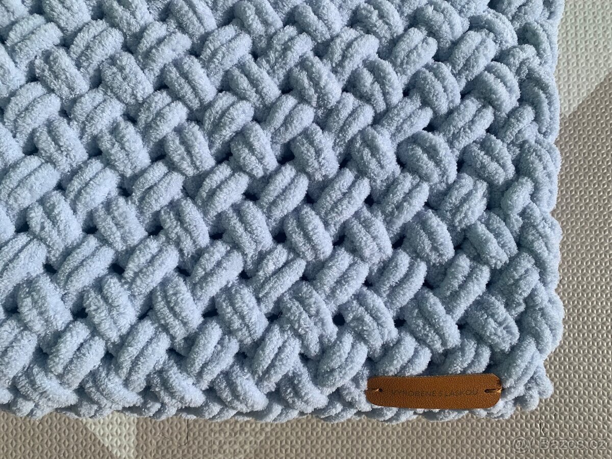 Dětská nepadací puffy deka na sportovní kočárek světle šedá - 2