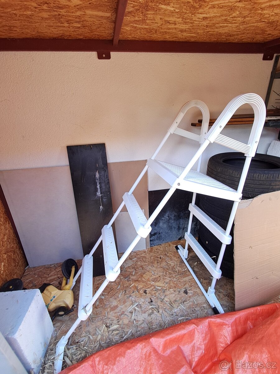 Schůdky k bazénu - 2