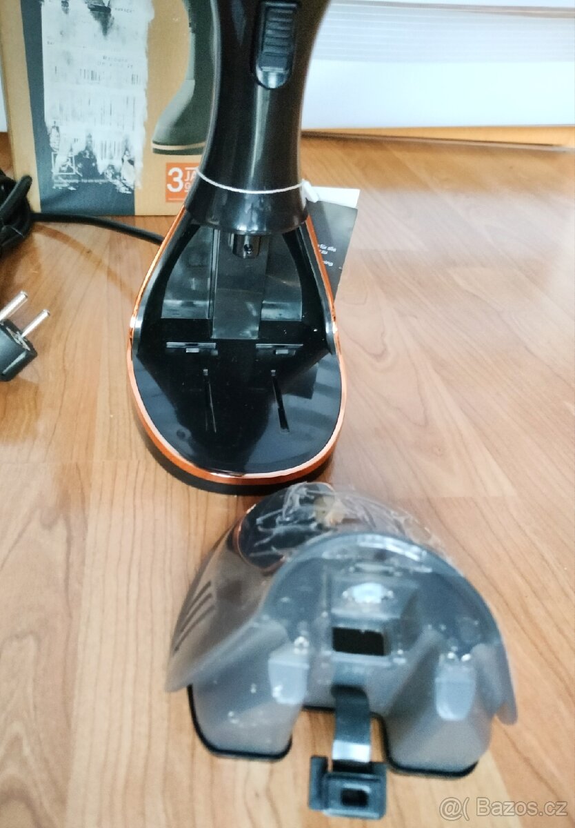 Ruční napařovač oděvů Grundig - 2