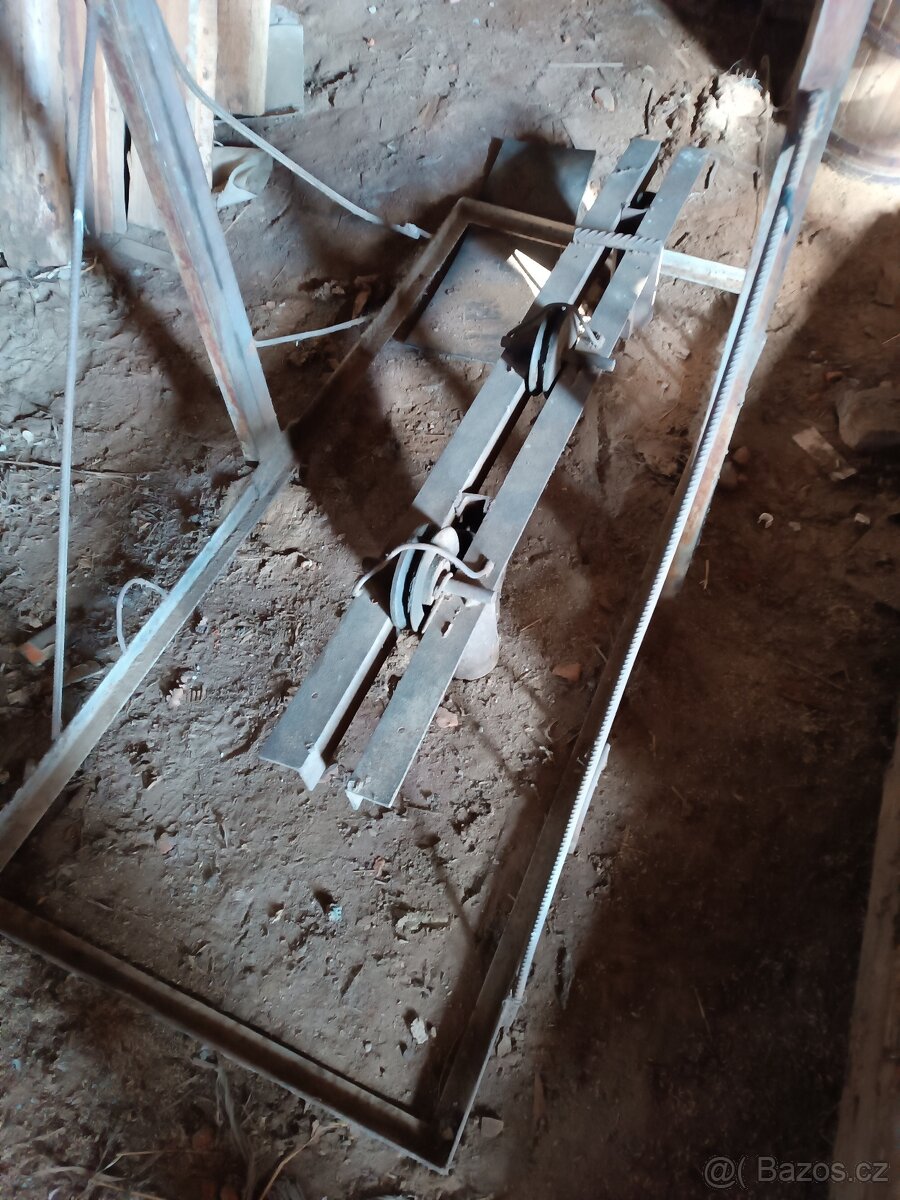 Stavební vrátek - 2