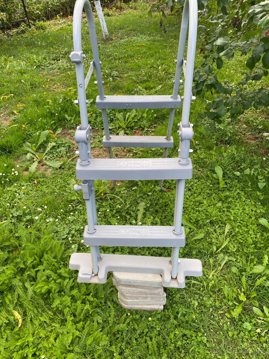 Schůdky k bazénu - 2